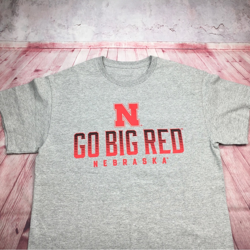 ➡️Nebraska Go Big Red Tee Men’s Size Medium - Picture 2 of 6